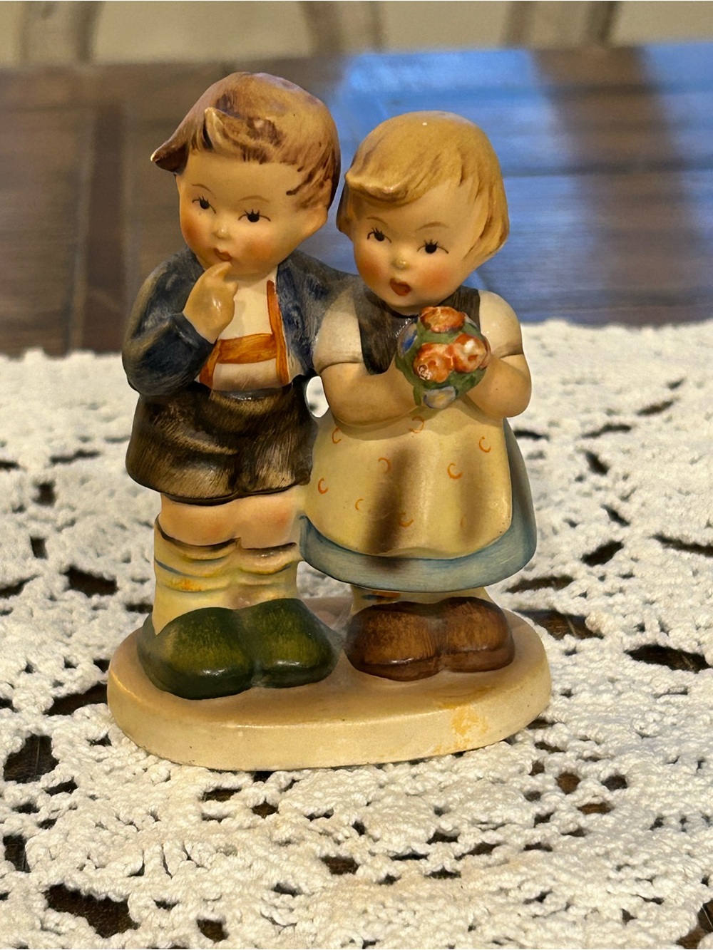 Hummel Vintage figurine “We Congratulate”